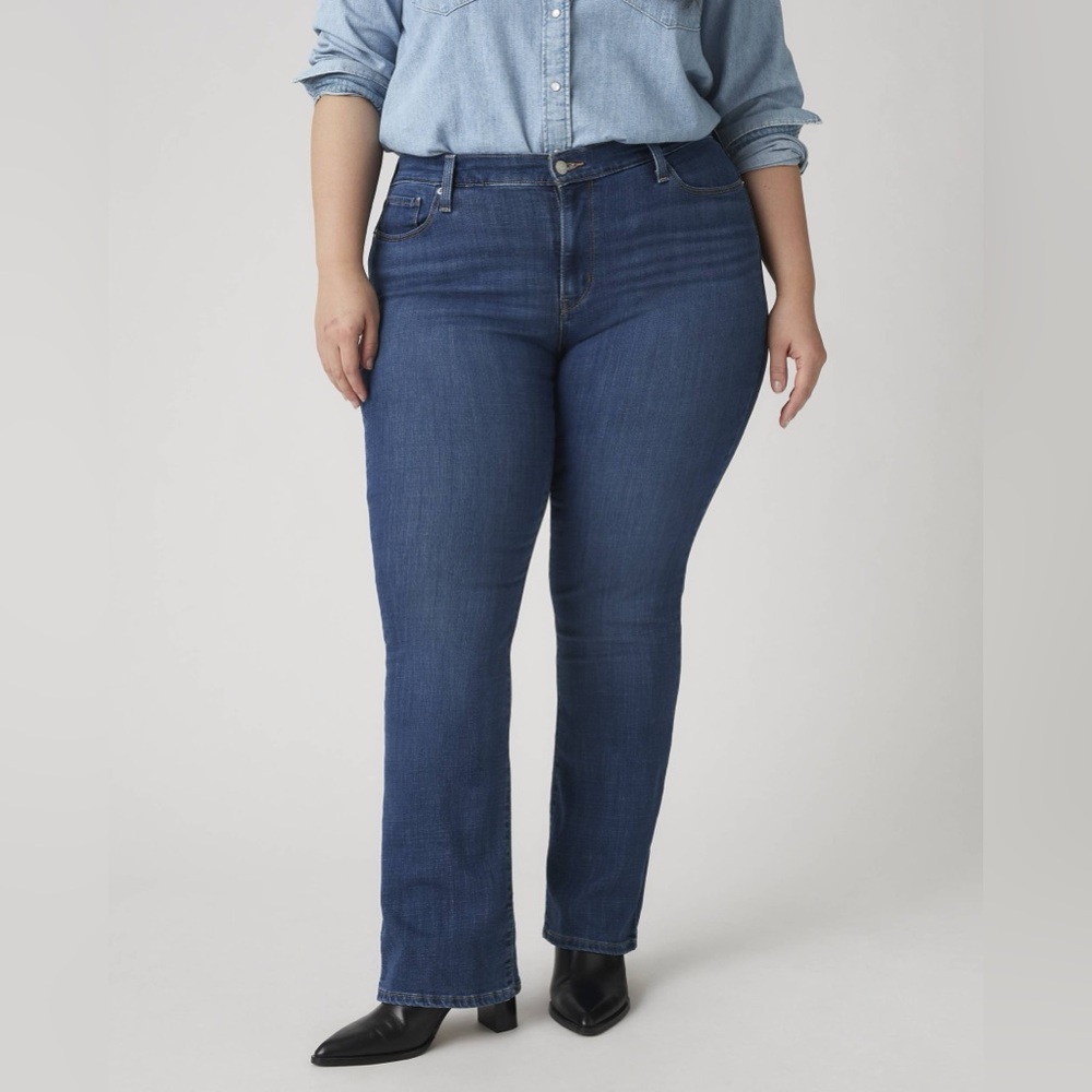 Levi's Women's Classic Boot Cut Jeans in Deep Blue